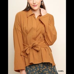 Umgee pleated collared top with a waist tie NWT